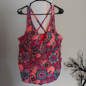 Swim top with underwire